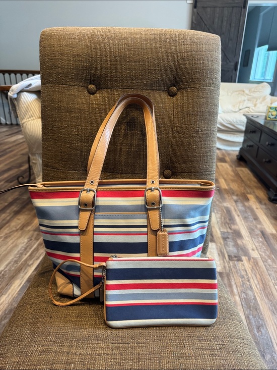 Coach Handbags - Coach vintage Hampton multicolor canvas tote bag & wristlet wallet with hangtag